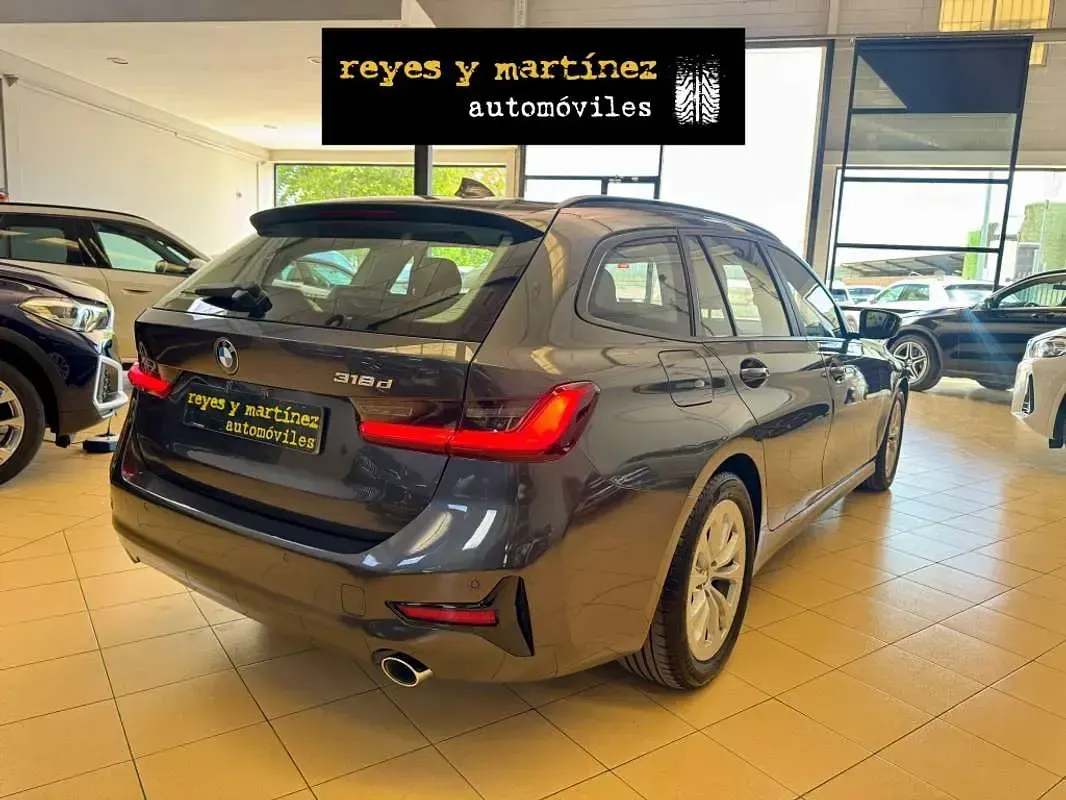Usado BMW 318 150 CV (110 kW) 2021 Gris Familiar