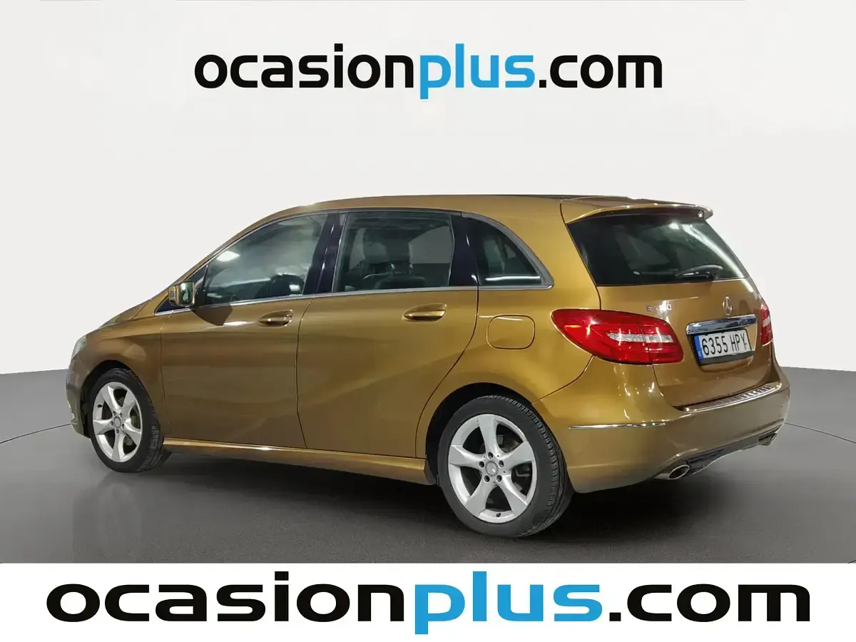 Usado Mercedes B180 109 CV (80 kW) 2013 Marrón Utilitario