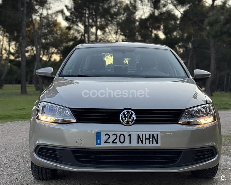 Begagnad VW Jetta Advance 105 HK (77 kW) 2013 Beige Sedan