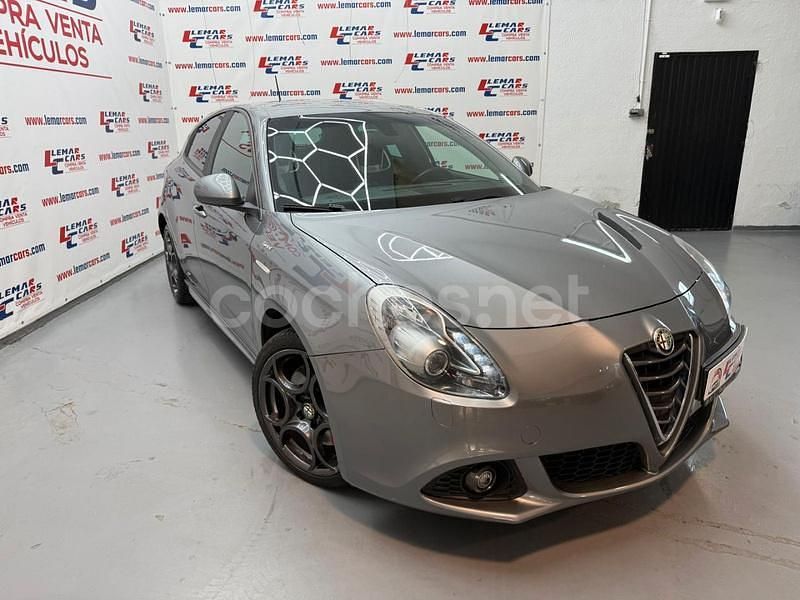 Gris / plata Usado 2016 Alfa Romeo Giulietta Edizione Speciale Utilitario | 10.900 € (Precio justo) - Imagen 1/4