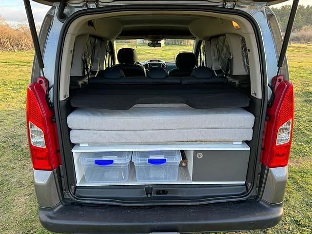 Usado Peugeot Partner Tepee Outdoor 112 CV (82 kW) 2012 Gris Monovolumen