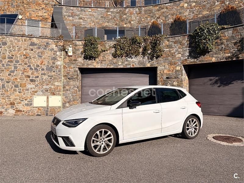Usado Seat Ibiza FR 110 CV (80 kW) 2022 Blanco Berlina