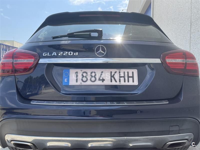 Begagnad Mercedes GLA220 AMG line 177 HK (130 kW) 2018 Blå SUV