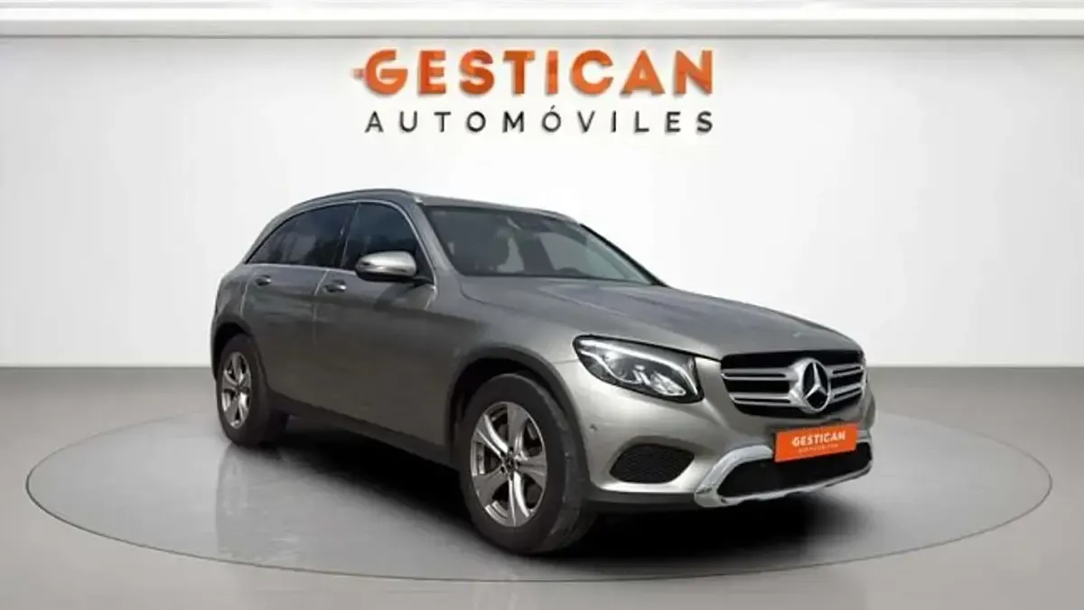 Usado Mercedes GLC220 170 CV (125 kW) 2019 Plateado SUV