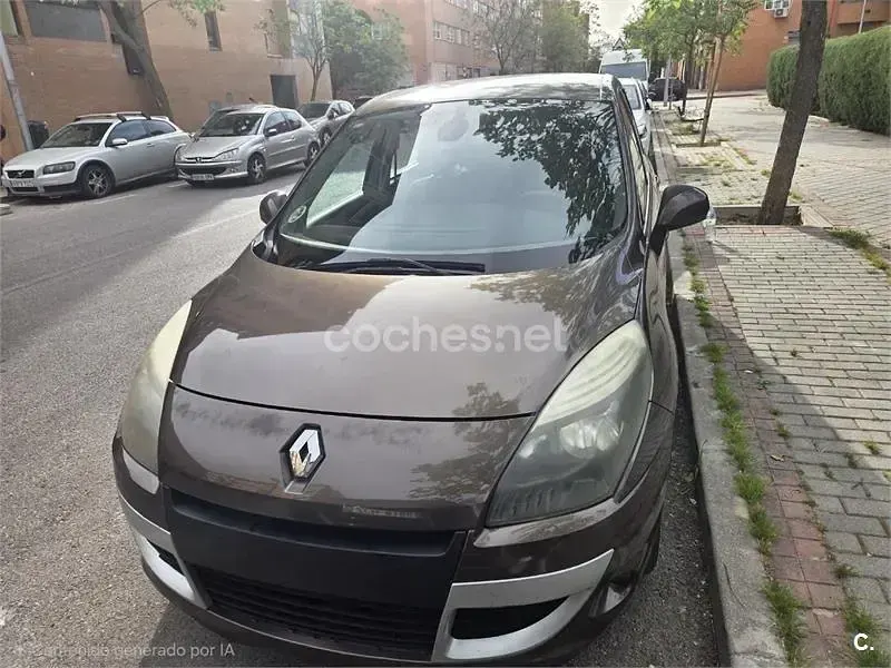 Usado Renault Scenic E-Tech Expression 105 CV (77 kW) 2010 Marrón Monovolumen