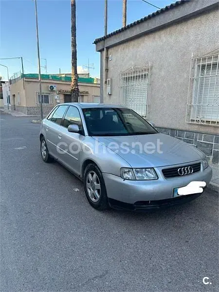 Usado Audi A3 Ambiente 110 CV (80 kW) 2000 Gris / plata Utilitario