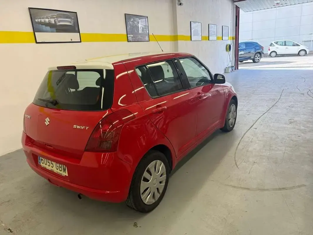 Usado Suzuki Swift GLX 92 CV (67 kW) 2008 Rojo Utilitario