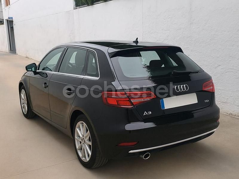 Usado Audi A3 116 CV (85 kW) 2018 Negro Berlina
