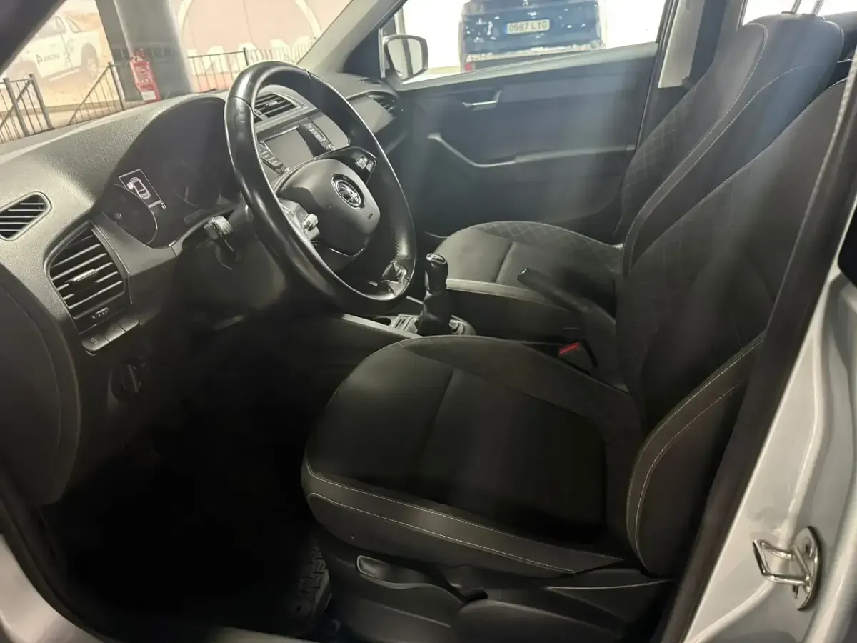 Usado Skoda Fabia Ambition 110 CV (80 kW) 2021 Gris Utilitario