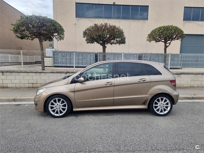 Usado Mercedes B200 140 CV (102 kW) 2007 Beige Monovolumen