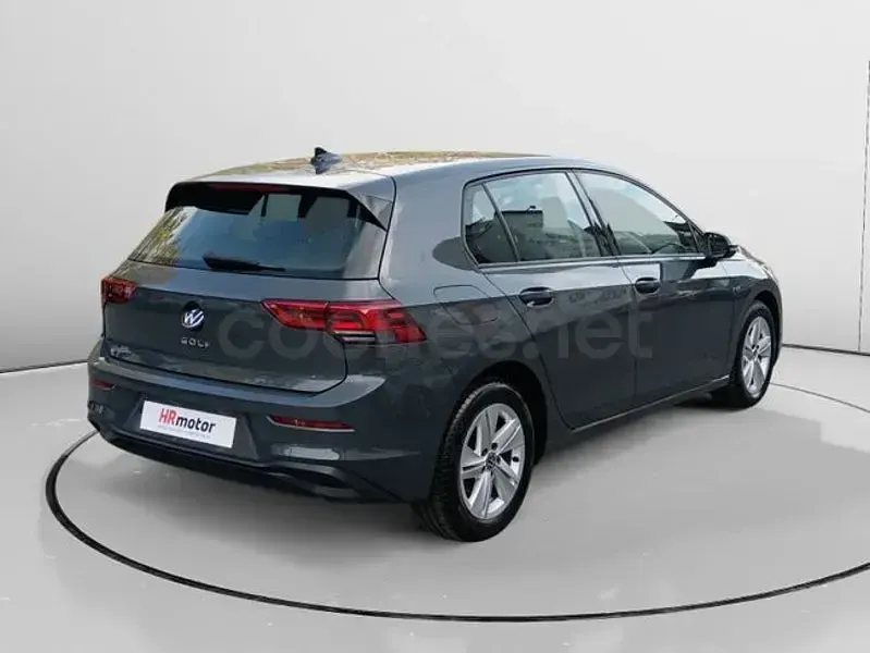 Usado VW Golf VIII Life 116 CV (85 kW) 2024 Gris / plata Berlina