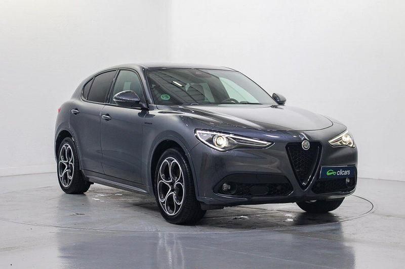 Usado Alfa Romeo Stelvio Veloce 210 CV (154 kW) 2021 Gris / plata SUV