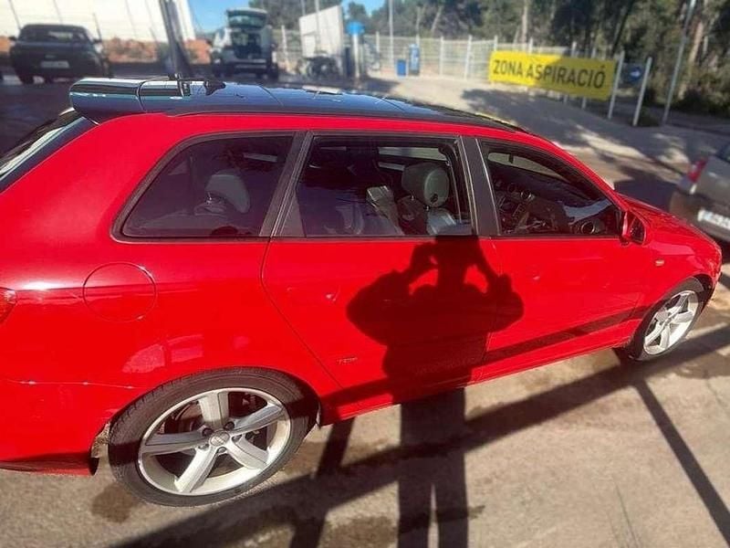 Usado Audi A3 Sportback Ambition 170 CV (125 kW) 2008 Rojo Utilitario