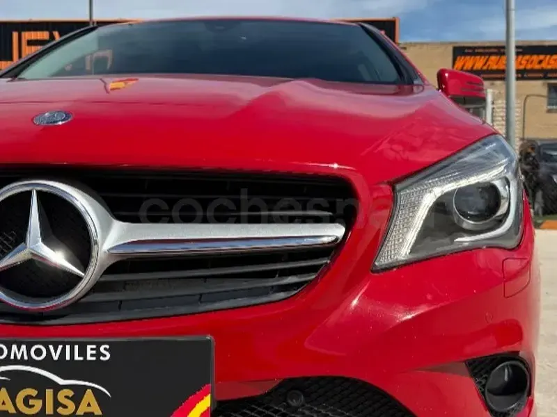 Occasion Mercedes CLA180 Shooting Brake Urban 122 PK (89 kW) 2015 Rood Stationwagen