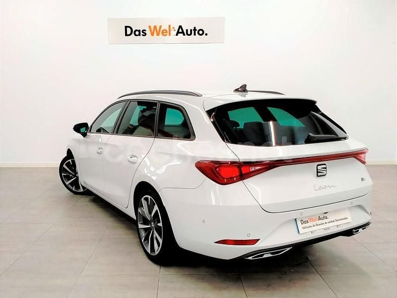 Usado Seat Leon FR 150 CV (110 kW) 2025 Blanco Familiar