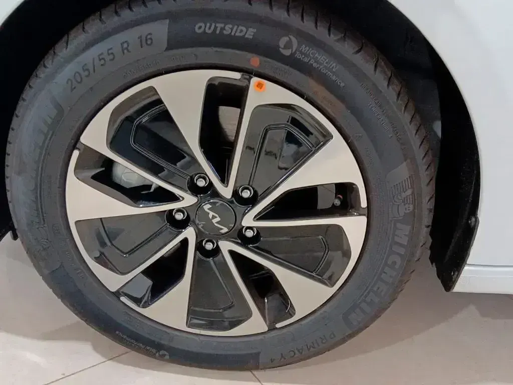 Usado Kia Ceed 100 CV (73 kW) 2025 Blanco Utilitario