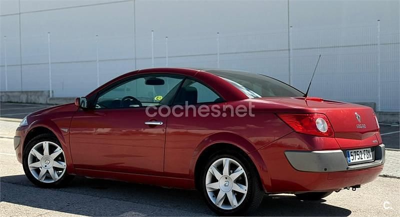Usado Renault Mégane Cabriolet Dynamique 120 CV (88 kW) 2006 Granate Descapotable