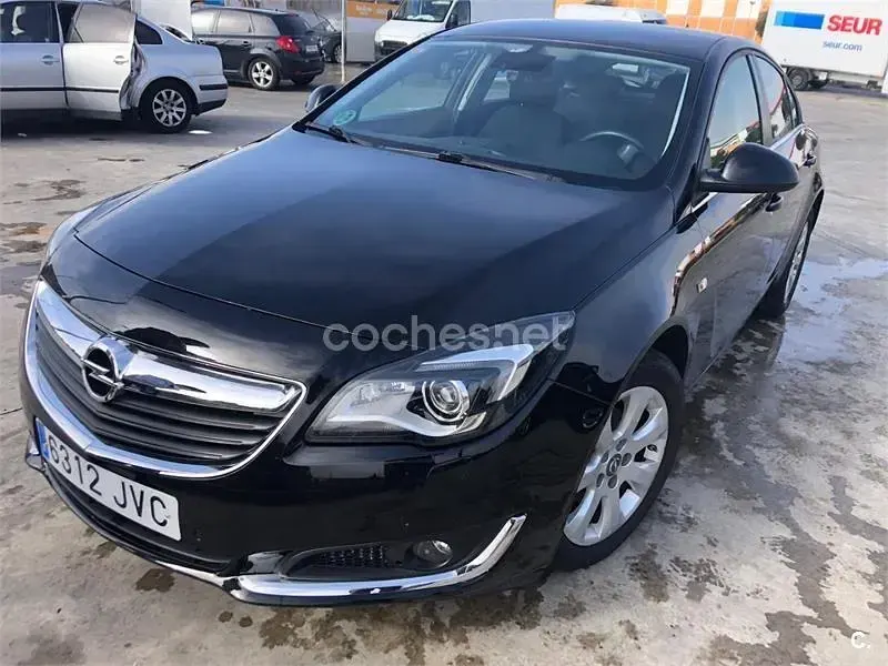 Usado Opel Insignia Selective 136 CV (100 kW) 2016 Negro Berlina