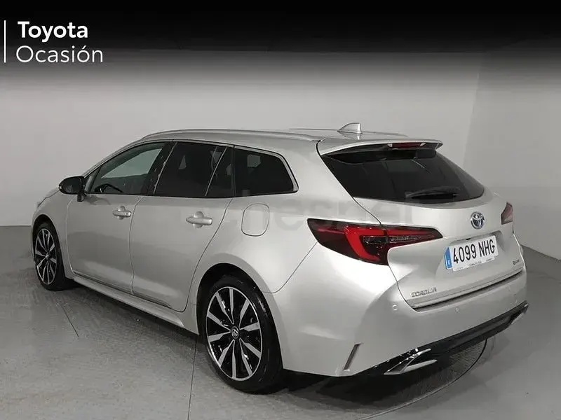 Usado Toyota Corolla Sport 196 CV (144 kW) 2025 Gris / plata Familiar