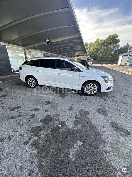 Usado Renault Mégane GrandTour LIMITED 140 CV (102 kW) 2018 Blanco Familiar