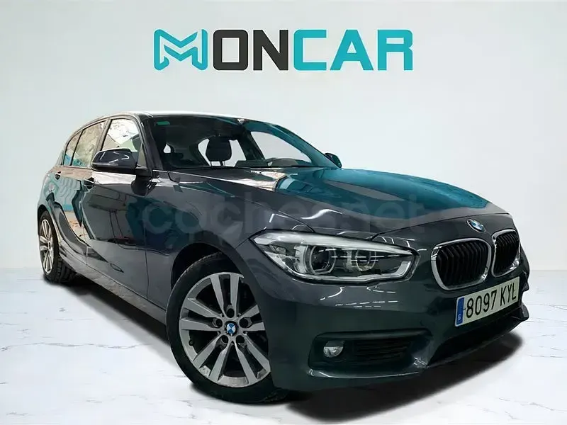 Usado BMW 118 Comfort Edition 136 CV (100 kW) 2019 Gris / plata Utilitario