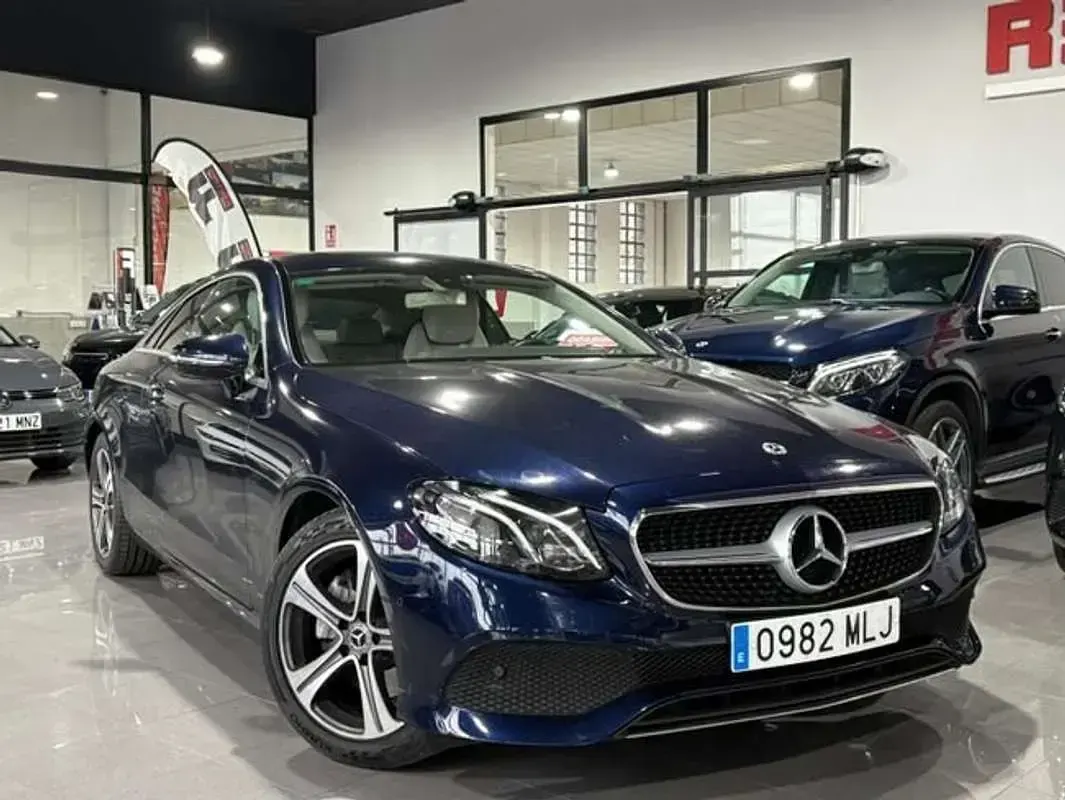 Usado Mercedes E220 194 CV (142 kW) 2019 Azul Coupe