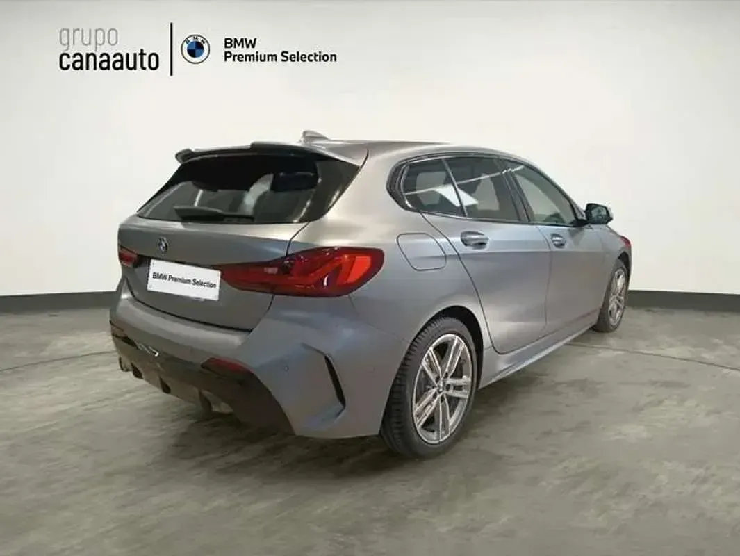 Usado BMW 118 Comfort Edition 136 CV (100 kW) 2024 Gris Utilitario