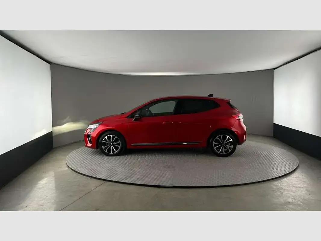 Usado Renault Clio V Techno 91 CV (66 kW) 2024 Rojo Utilitario
