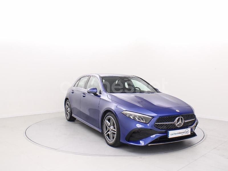 Azul Usado 2024 Mercedes A180 Berlina | 32.500 € (Un poco caro) - Imagen 1/4