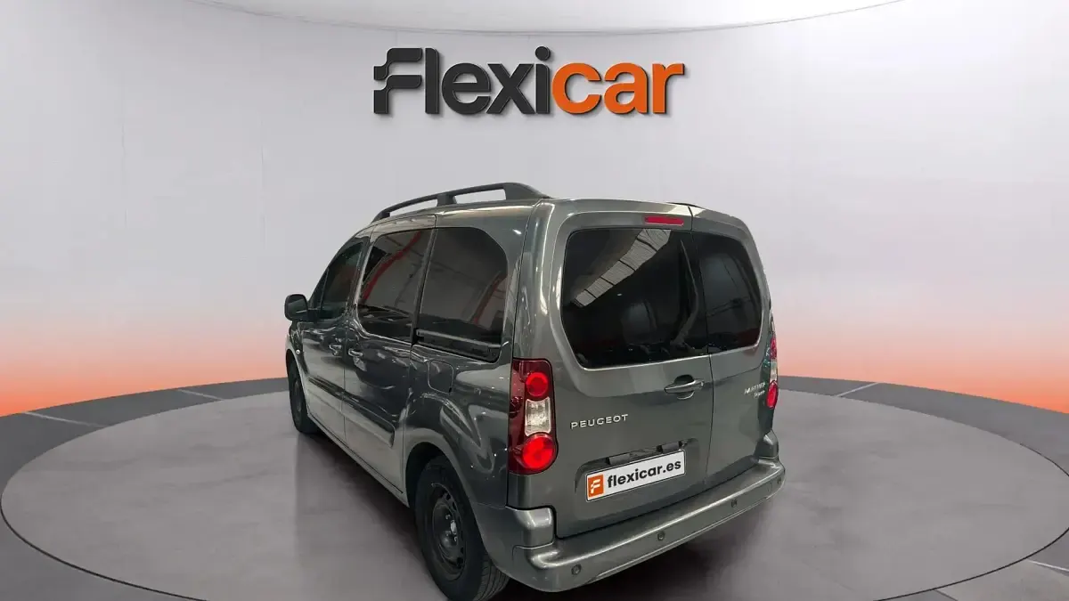 Usado Peugeot Partner Tepee Outdoor 100 CV (73 kW) 2018 Gris Monovolumen