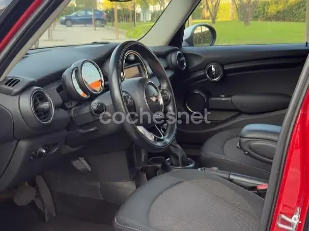 Usado Mini Cooper D 116 CV (85 kW) 2016 Rojo Utilitario