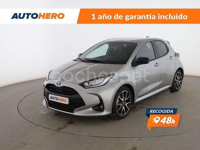 Gris Usado 2022 Toyota Yaris Hybrid Style Berlina | 22.599 € (Un poco caro) - Imagen 1/3