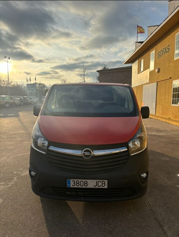 Usado Opel Vivaro Expression 90 CV (66 kW) 2015 Rojo Monovolumen