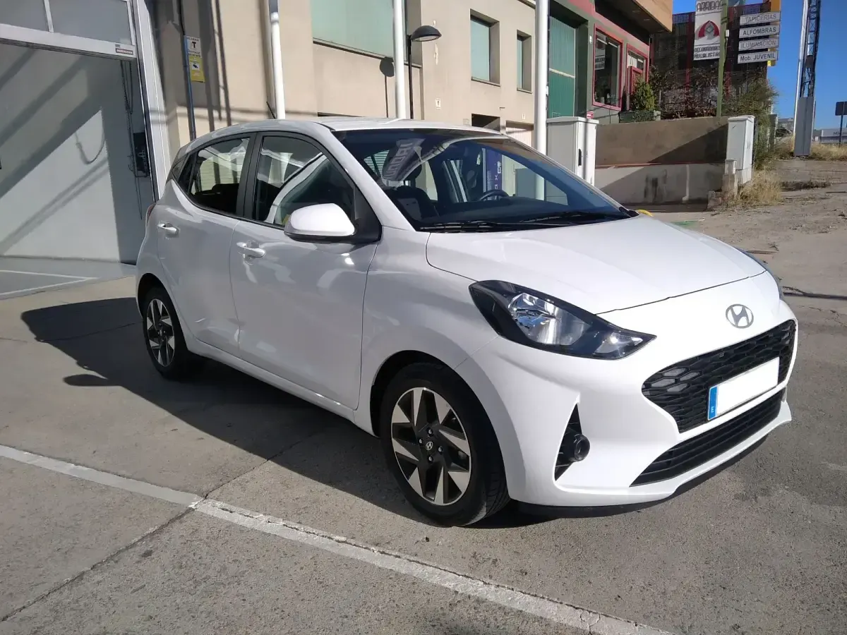 Usado Hyundai i10 63 CV (46 kW) 2025 Blanco Utilitario
