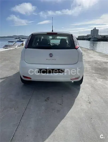 Usado Fiat Punto Easy 75 CV (55 kW) 2014 Blanco Utilitario
