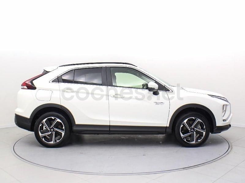 Usado Mitsubishi Eclipse Cross Motion 188 CV (138 kW) 2022 Blanco SUV