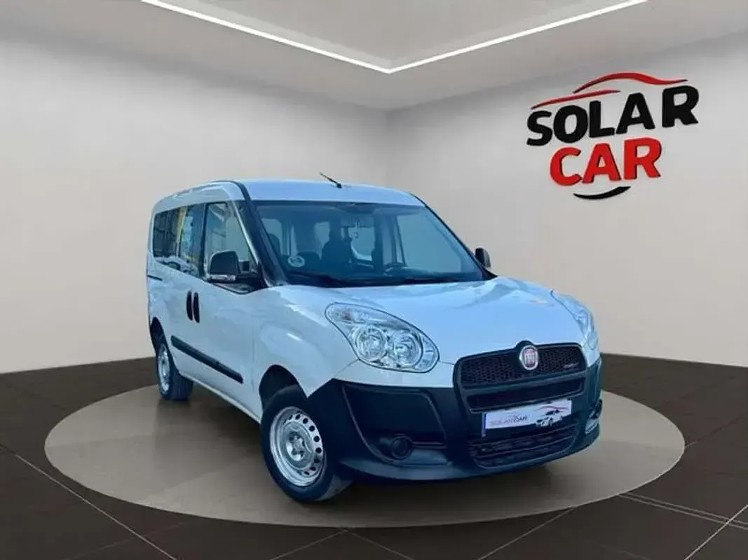 Usado Fiat Doblò Active 90 CV (66 kW) 2014 Blanco Monovolumen