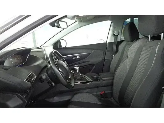 Usado Peugeot 3008 Active 130 CV (95 kW) 2019 SUV