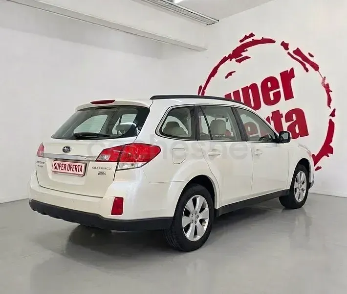 Usado Subaru Outback Sport 150 CV (110 kW) 2011 Blanco Familiar