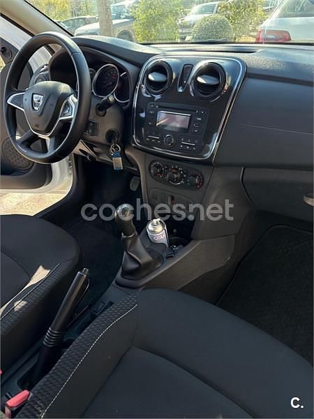 Usado Dacia Logan Ambiance 73 CV (53 kW) 2017 Blanco Berlina