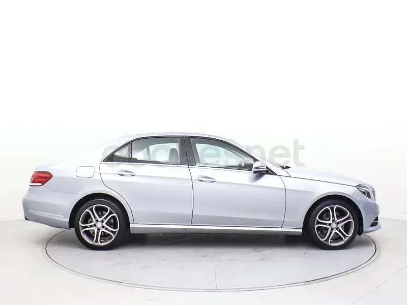 Usado Mercedes E220 170 CV (125 kW) 2016 Gris / plata Berlina