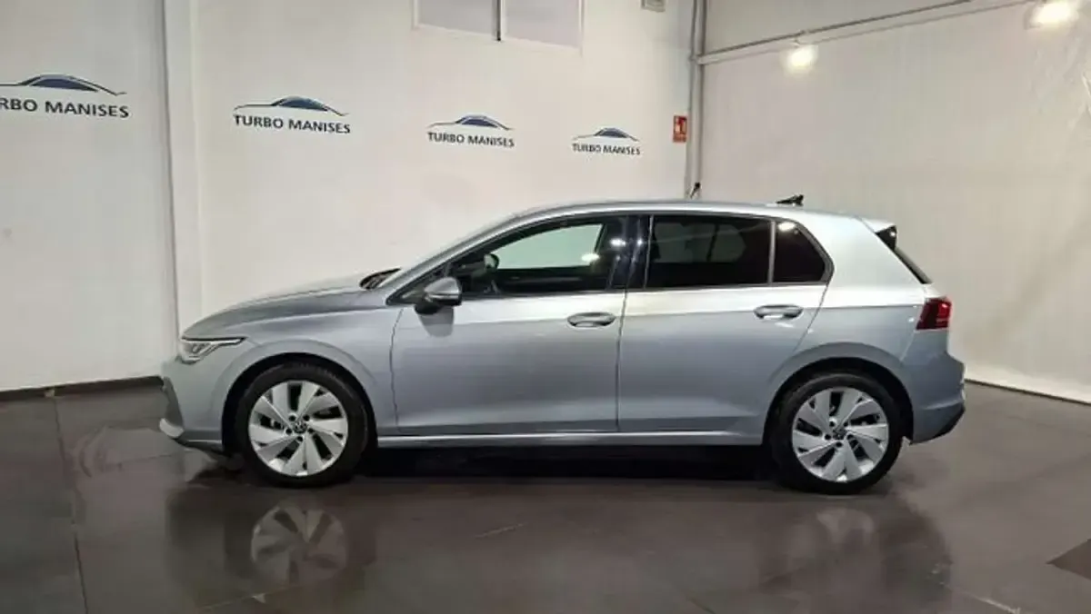 Usado VW Golf VIII 116 CV (85 kW) 2025 Plateado Utilitario
