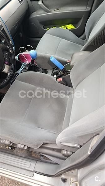 Usado Chevrolet Nubira SX 109 CV (80 kW) 2005 Gris / plata Berlina