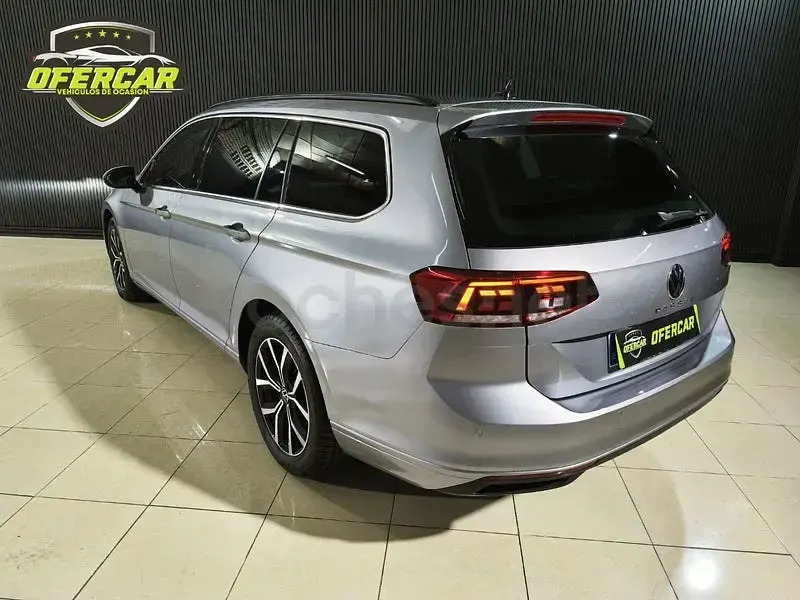 Usado VW Passat 122 CV (89 kW) 2022 Gris / plata Familiar