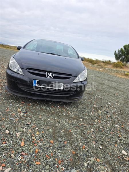Negro Usado 2004 Peugeot 307 CC Descapotable | 4000 € (Precio justo) - Imagen 1/4