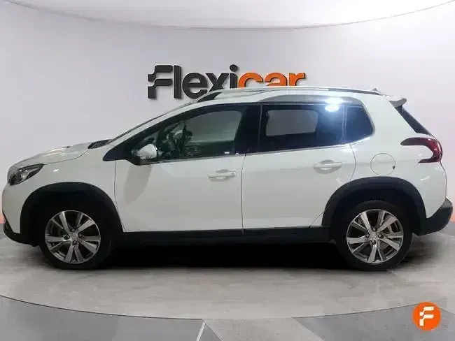 Usado Peugeot 2008 Active 100 CV (73 kW) 2019 Blanco SUV