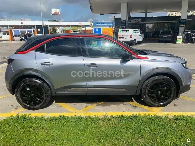 Usado Opel Mokka Edition 136 CV (100 kW) 2023 Gris / plata SUV