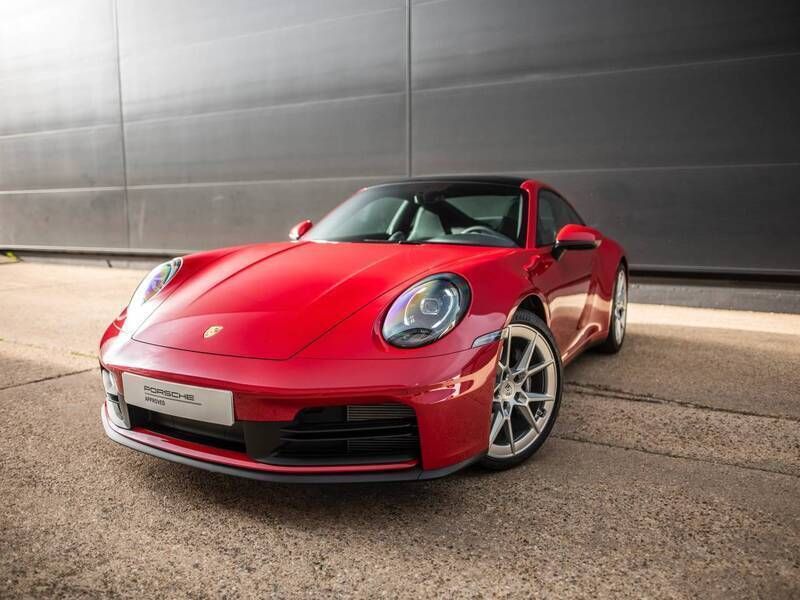Rojo carmín Nuevo 2024 Porsche 911 Carrera | 164.700 € (Precio justo) - Imagen 1/4