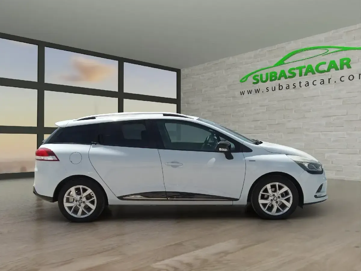 Usado Renault Clio LIMITED 90 CV (66 kW) 2018 Blanco Familiar