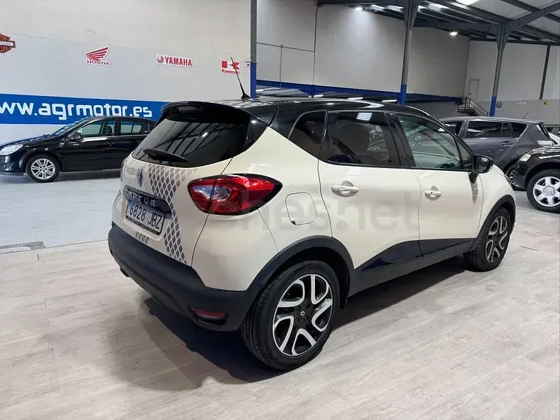 Usado Renault Captur Intens 90 CV (66 kW) 2015 Blanco SUV